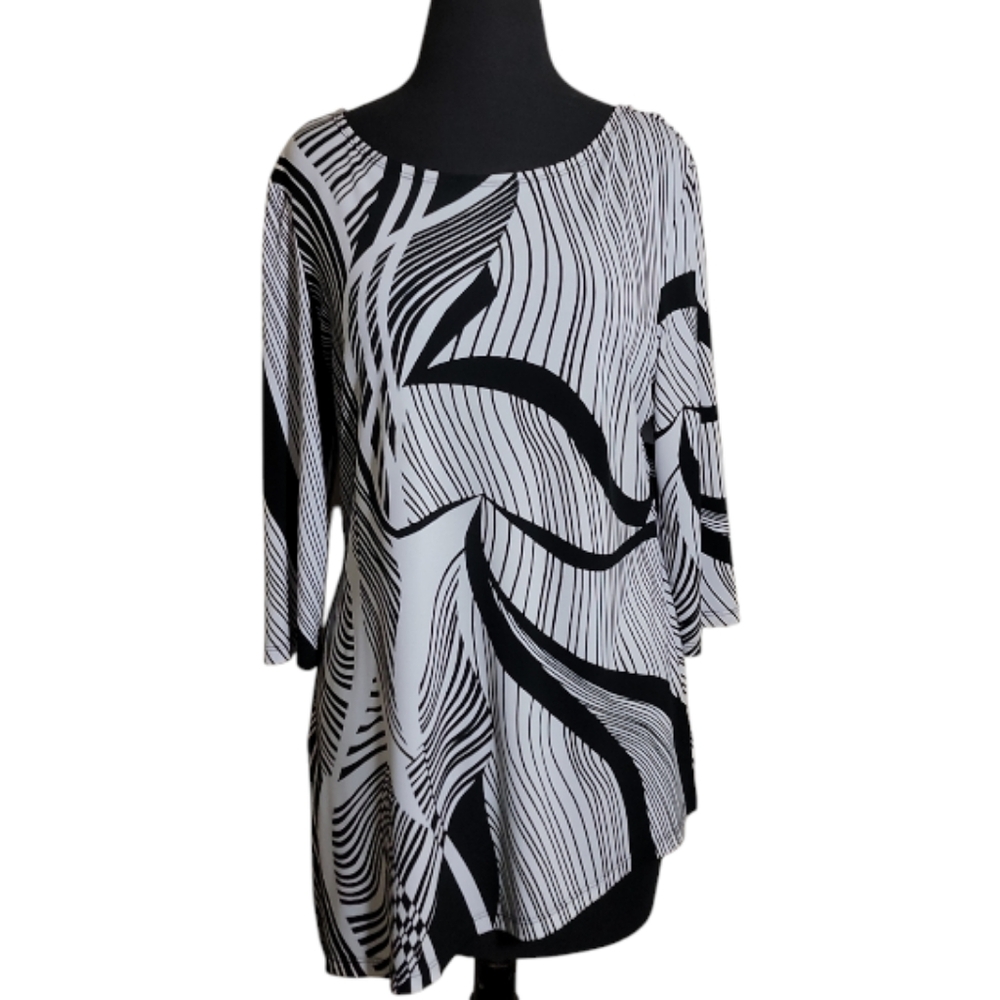 Soft Works sbstract black white stripe ssymmetrical hem Smscoop neck top size L